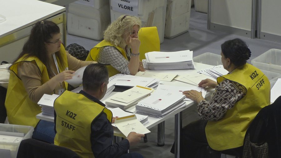 Zgjedhjet: KAS vendos për rinumërim të 257 kutive në Durrës, mes tyre dhe diaspora